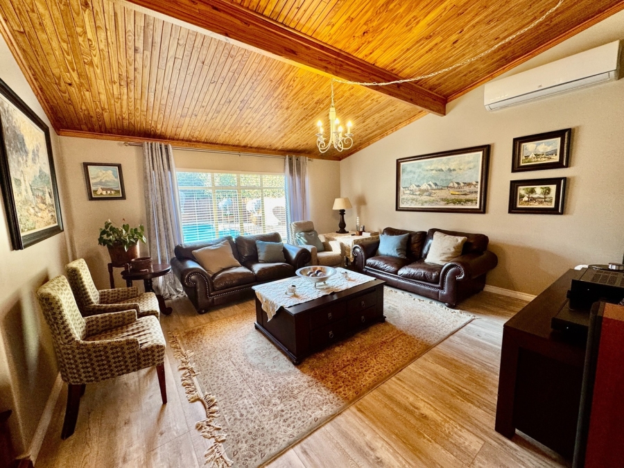 5 Bedroom Property for Sale in Mooivallei Park North West